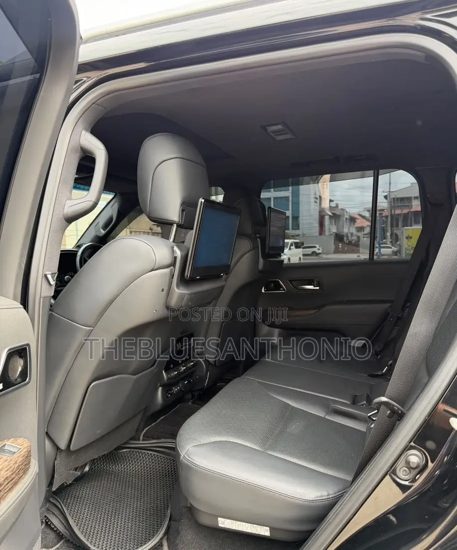 Toyota Land Cruiser 2023 Black