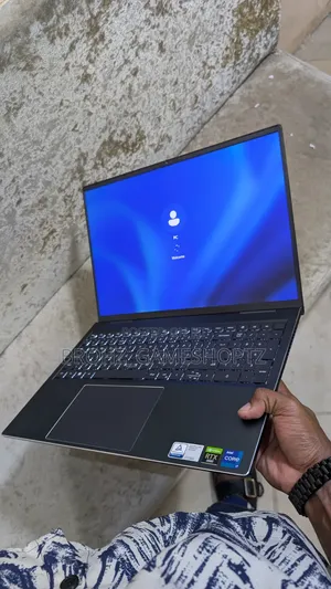 Laptop Dell Inspiron 16 7610 16GB Intel Core i7 SSD 512GB