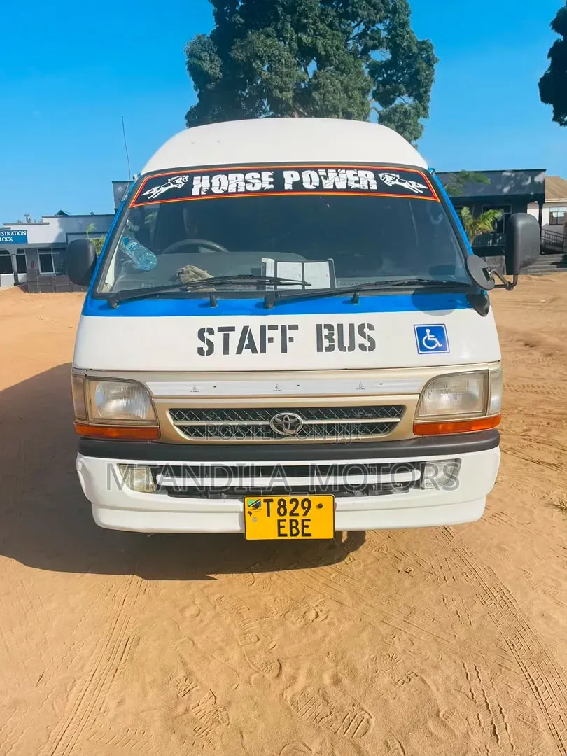 Toyota HiAce 2002 White