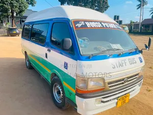 Toyota HiAce 2002 White