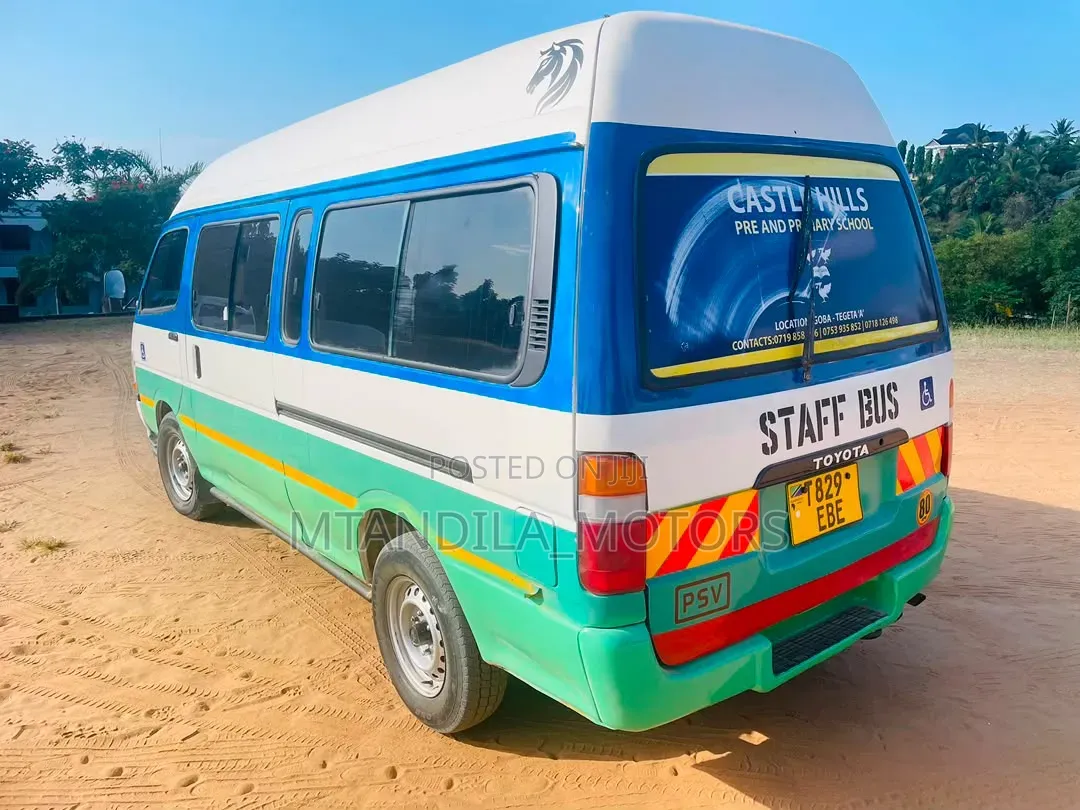 Toyota HiAce 2002 White