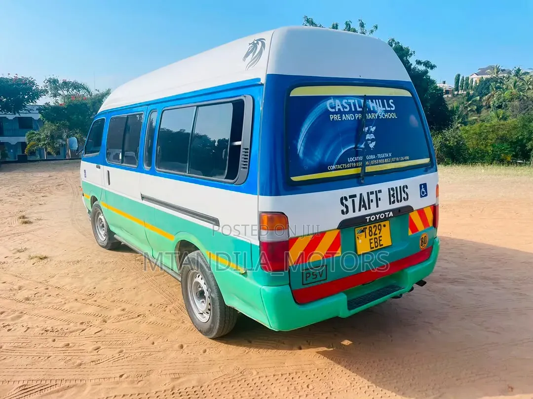 Toyota HiAce 2002 White