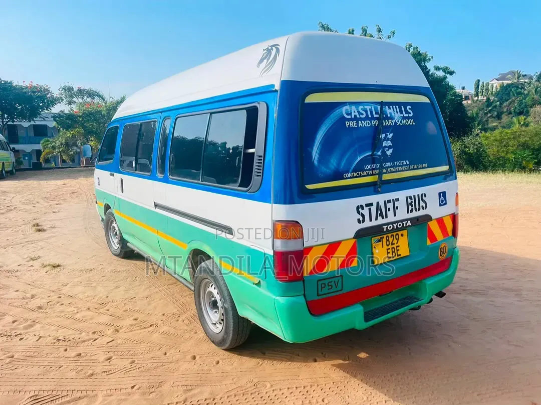 Toyota HiAce 2002 White