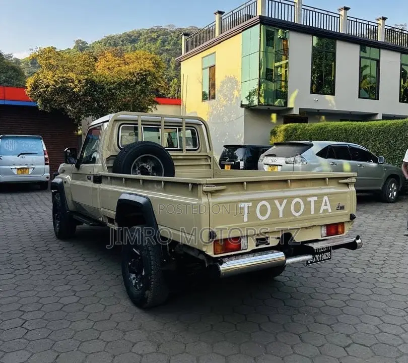 Toyota Land Cruiser 2025 Burgundy