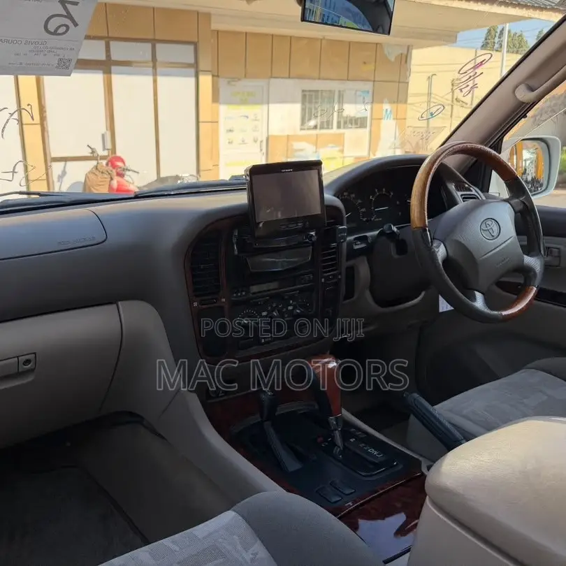 Toyota Land Cruiser HDJ 100 2001 White
