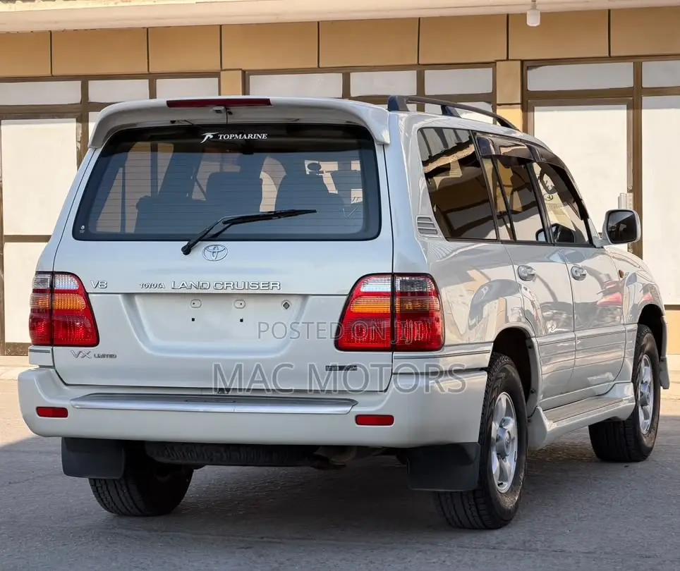 Toyota Land Cruiser HDJ 100 2001 White