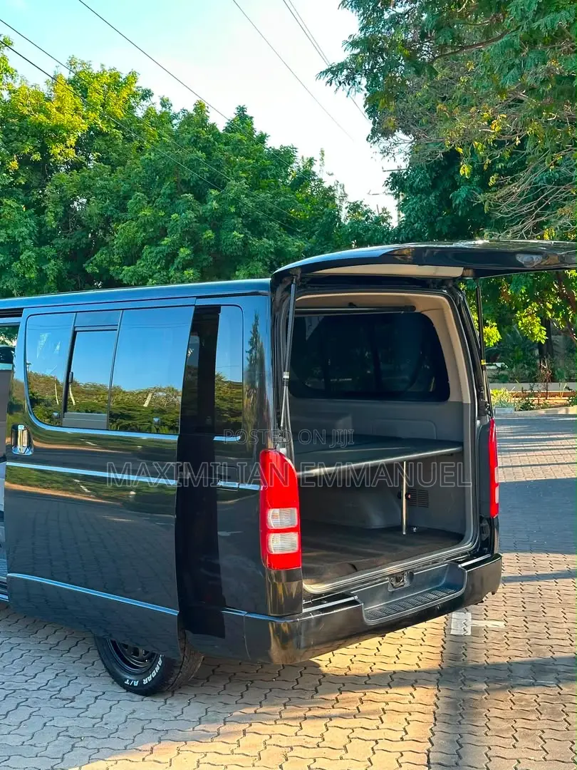 Toyota HiAce 2007 Black