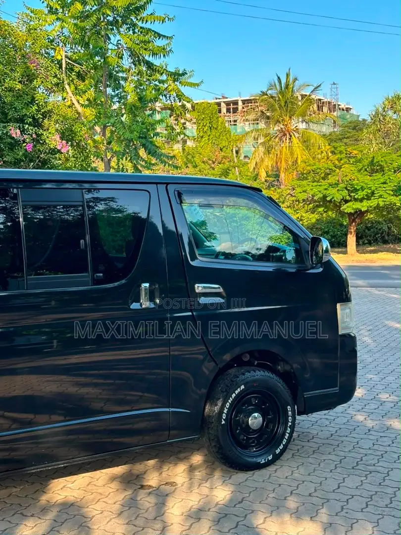 Toyota HiAce 2007 Black