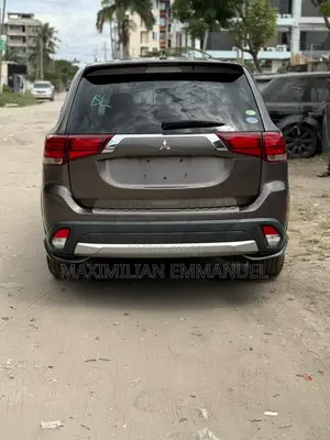 Mitsubishi Outlander 2016 Gray