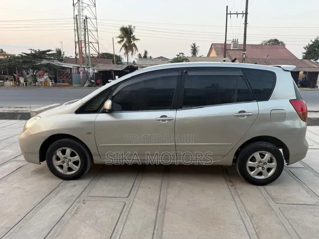 Toyota Corolla Spacio 2002 Silver