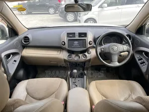Toyota Vanguard 2009 White