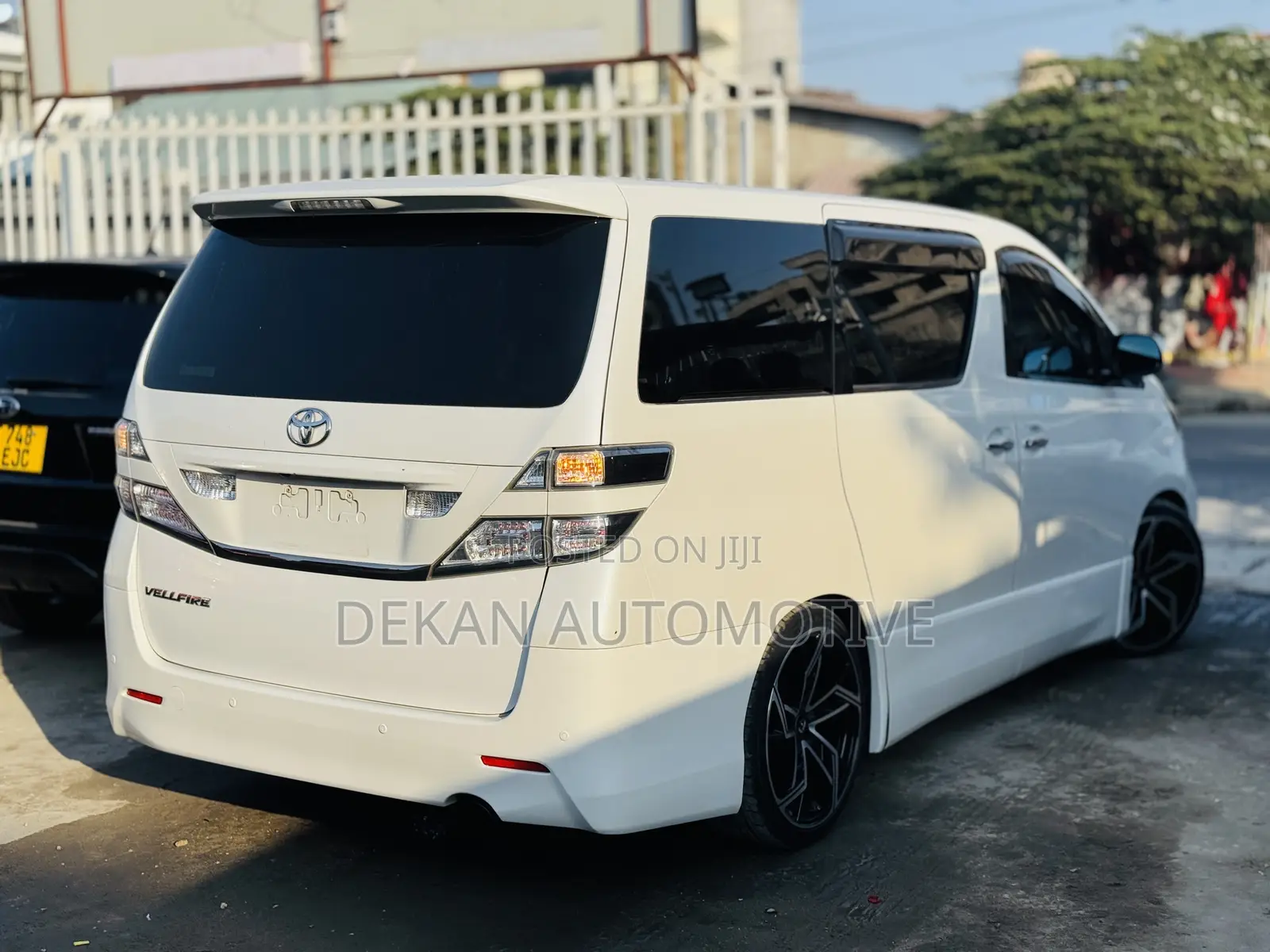 Toyota Vellfire V 2.4 4WD 7-Seater 2010 White