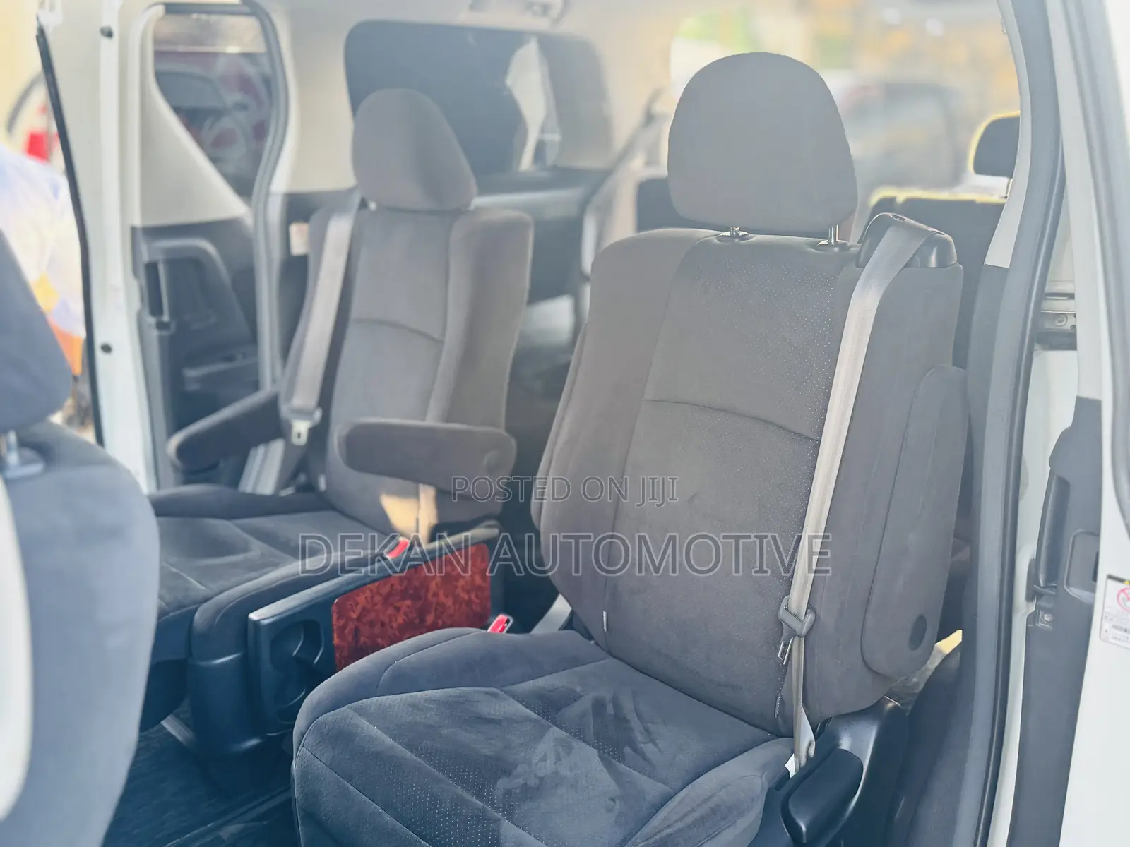 Toyota Vellfire V 2.4 4WD 7-Seater 2010 White