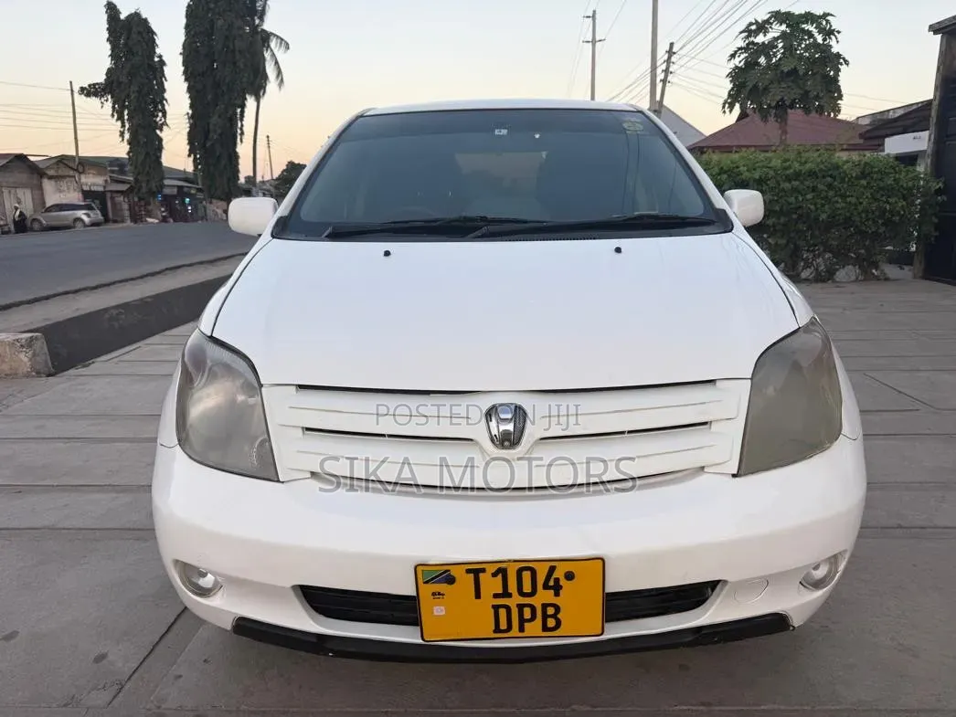 Toyota IST 2004 White