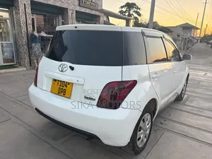 Toyota IST 2004 White