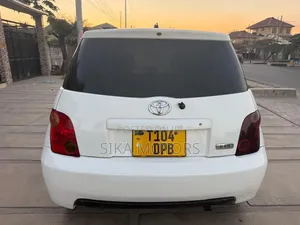 Toyota IST 2004 White