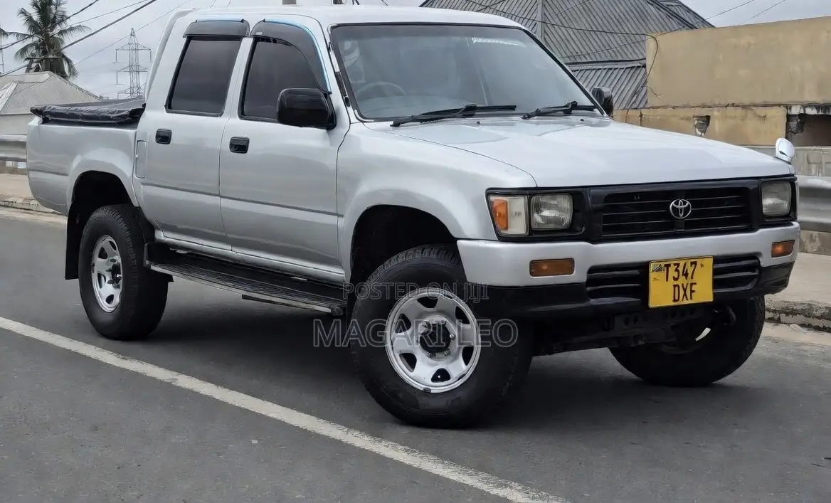 Toyota Hilux 1999 Silver