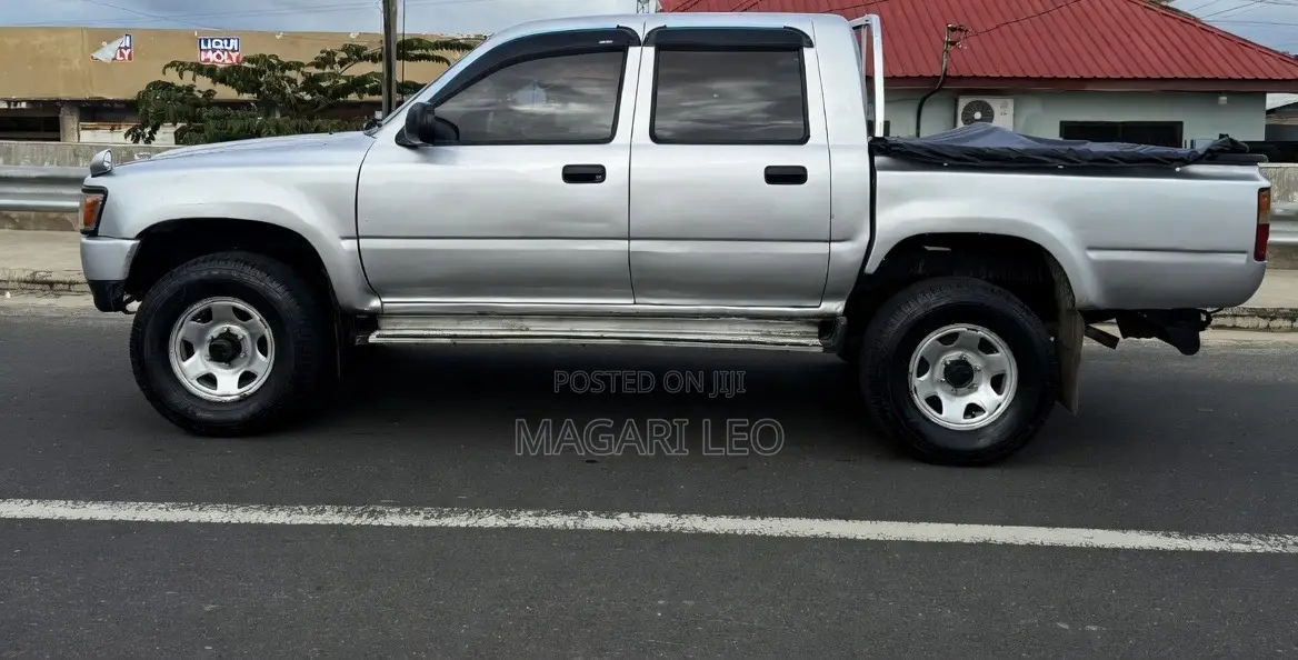 Toyota Hilux 1999 Silver