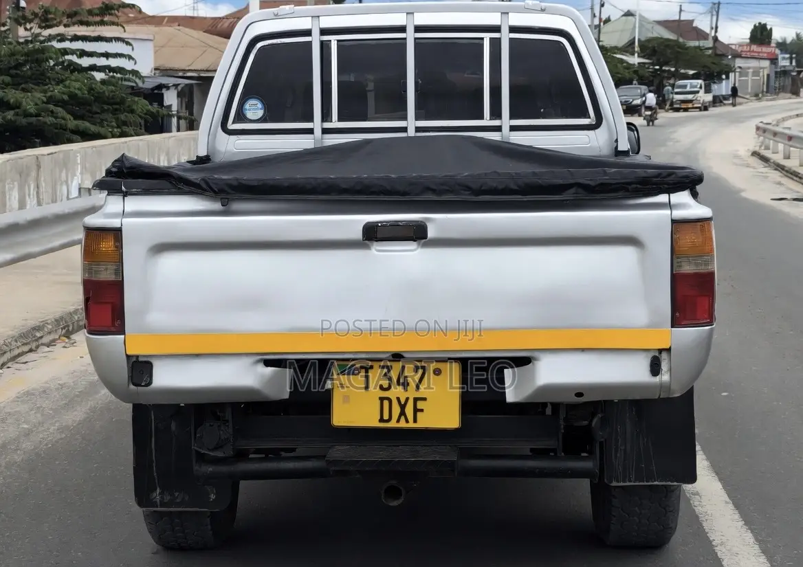 Toyota Hilux 1999 Silver