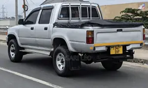 Toyota Hilux 1999 Silver