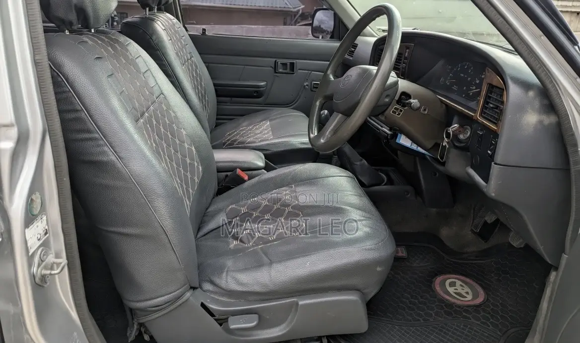 Toyota Hilux 1999 Silver