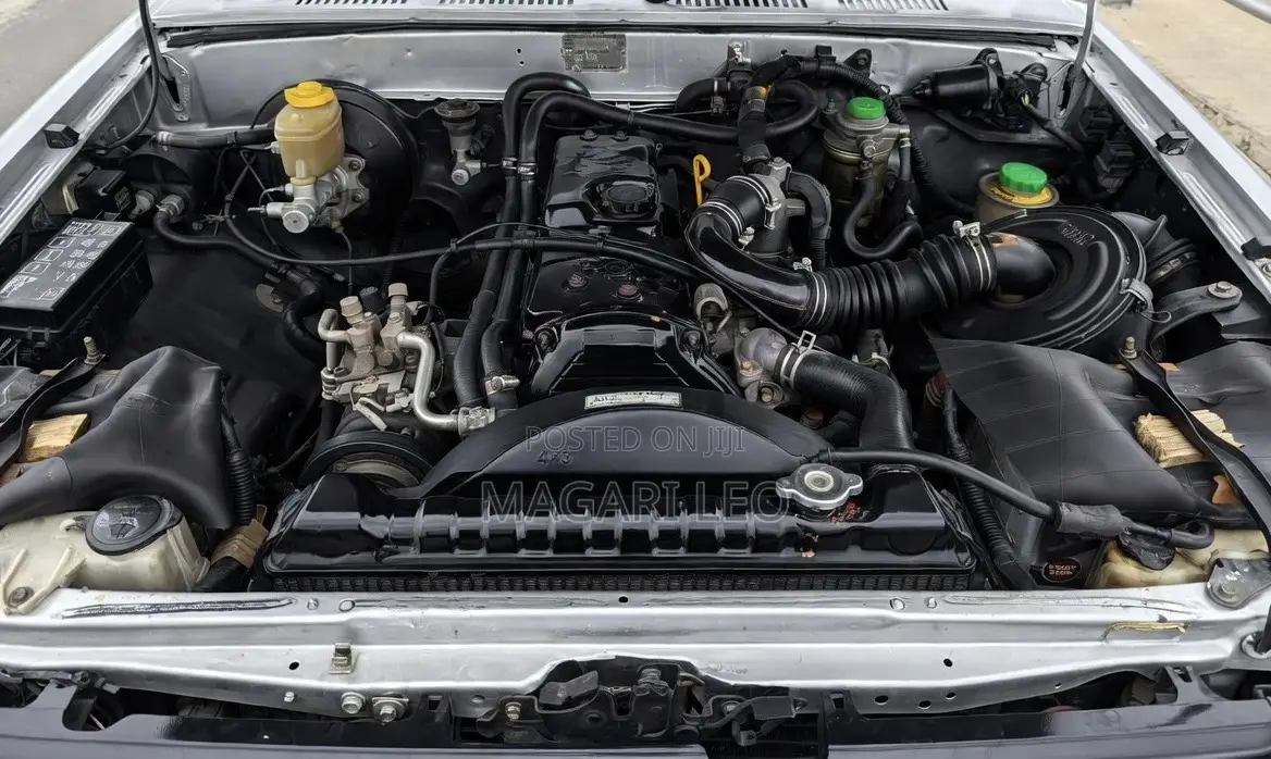 Toyota Hilux 1999 Silver