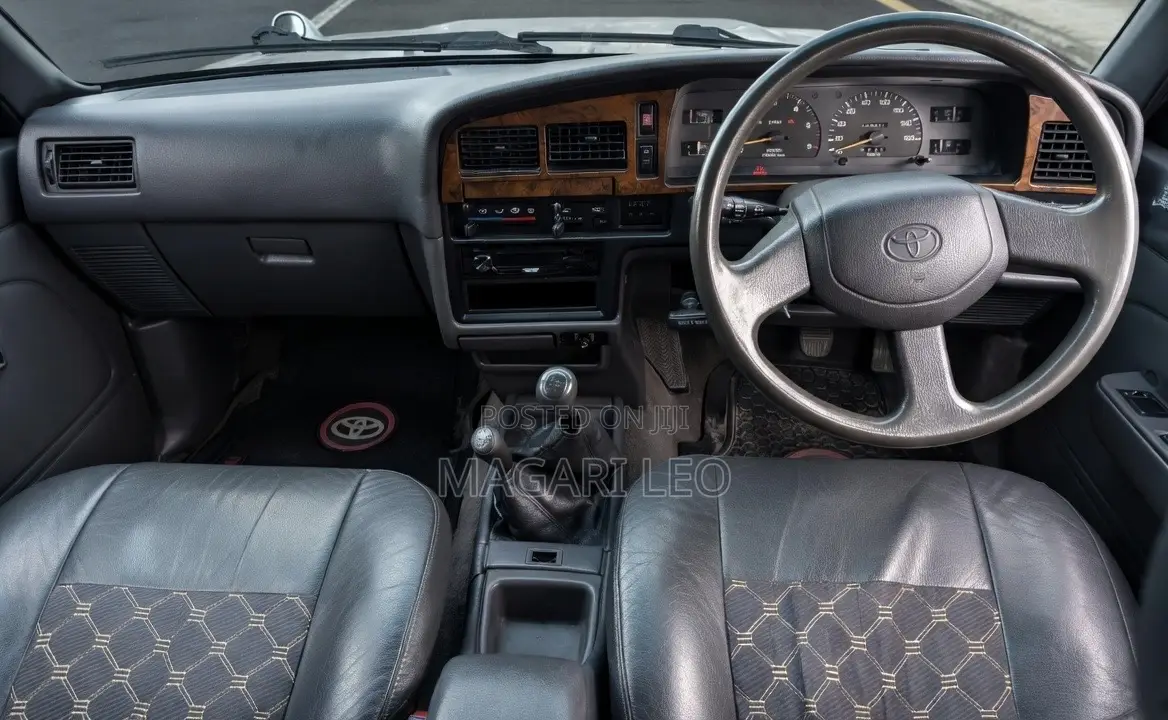 Toyota Hilux 1999 Silver