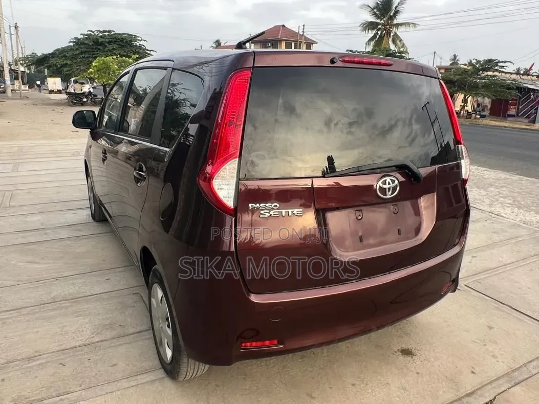 Toyota Passo Sette 2009 Burgundy