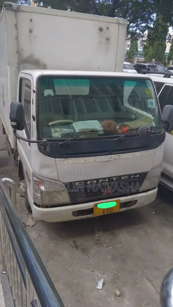Mitsubishi Canter 2001 White