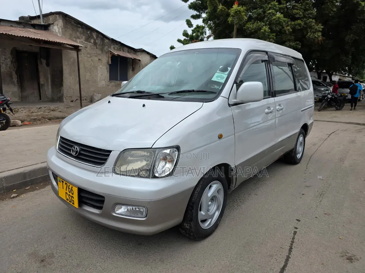 Toyota Noah 2001 White