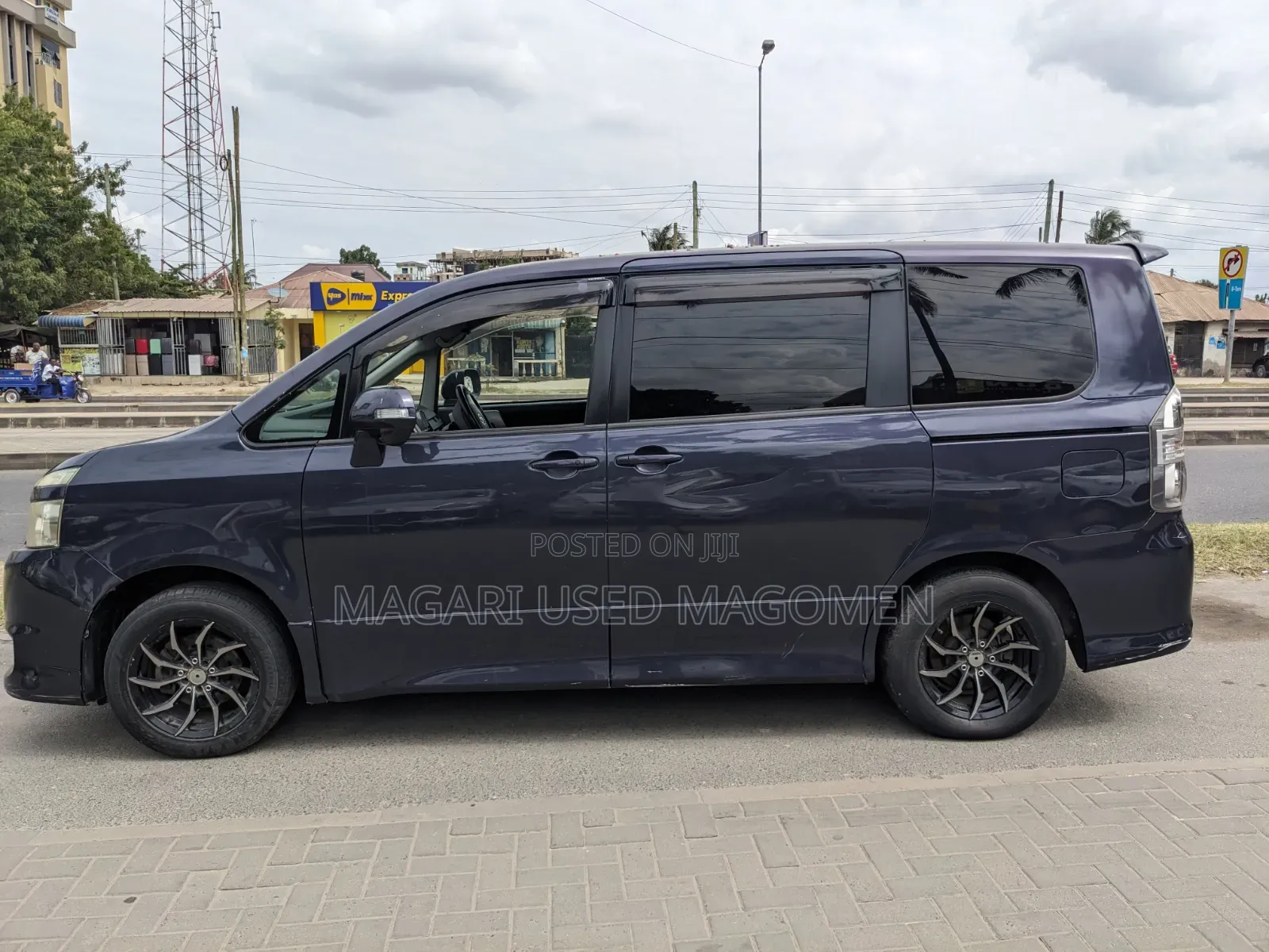 Toyota Noah 2010 Blue