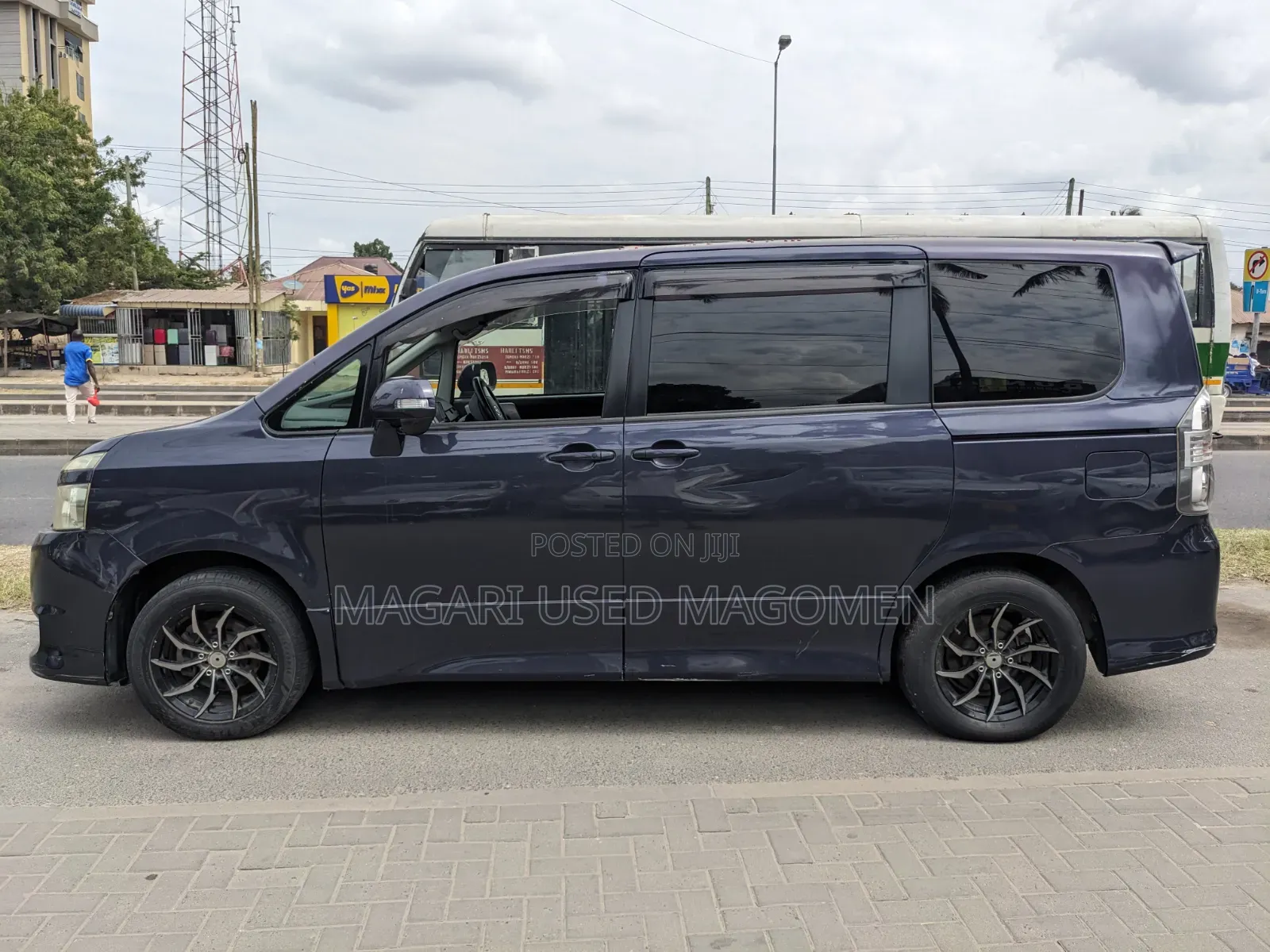 Toyota Noah 2010 Blue