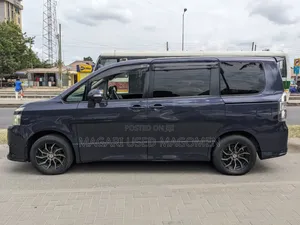 Toyota Noah 2010 Blue
