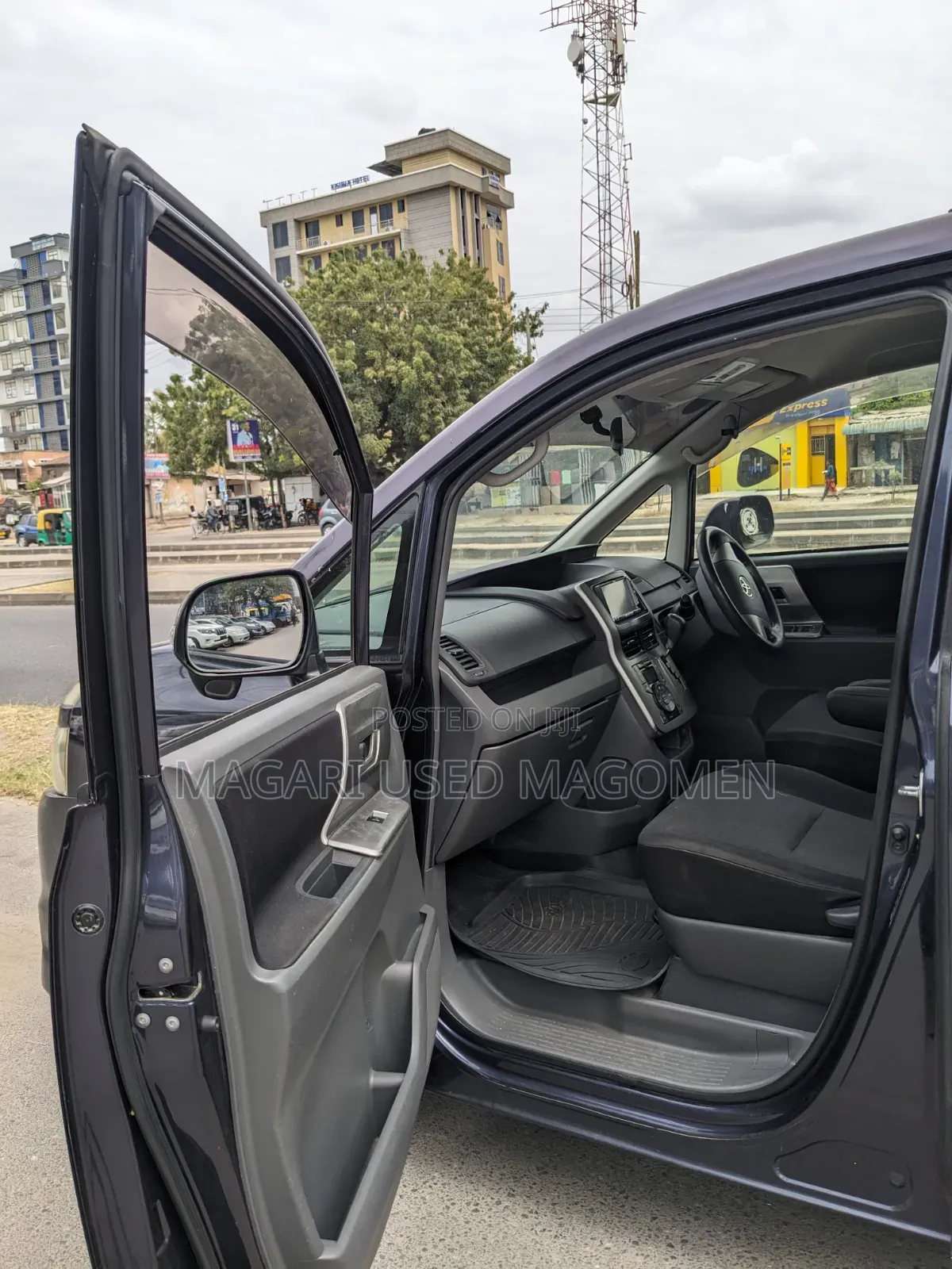 Toyota Noah 2010 Blue