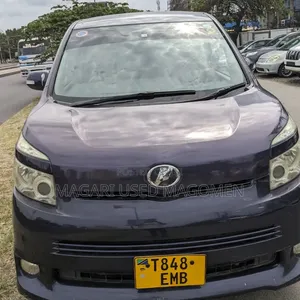 Toyota Noah 2010 Blue