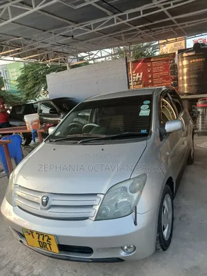 Toyota IST 2004 Silver