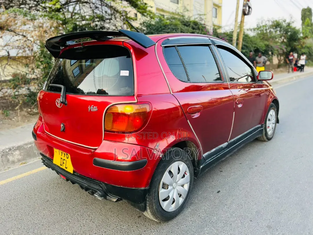 Toyota Vitz 2002 Red