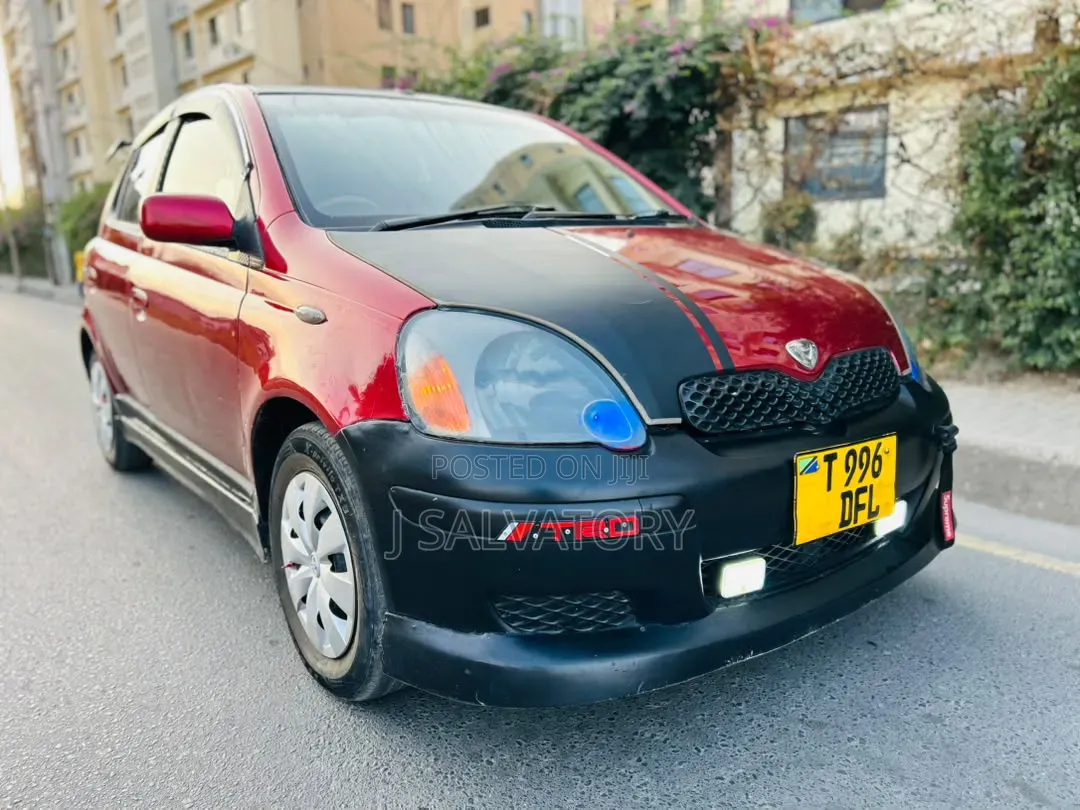 Toyota Vitz 2002 Red