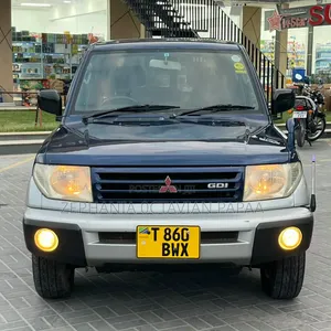 Mitsubishi Pajero 2000 Blue