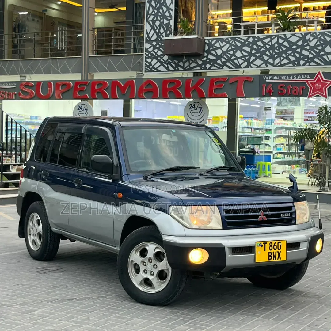Mitsubishi Pajero 2000 Blue