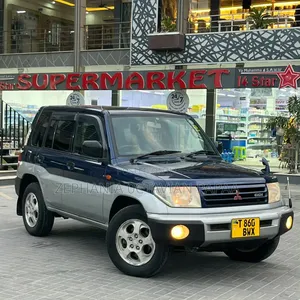 Mitsubishi Pajero 2000 Blue