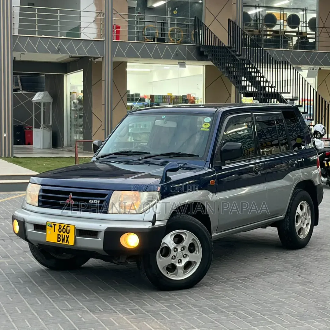 Mitsubishi Pajero 2000 Blue