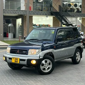 Mitsubishi Pajero 2000 Blue