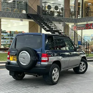 Mitsubishi Pajero 2000 Blue