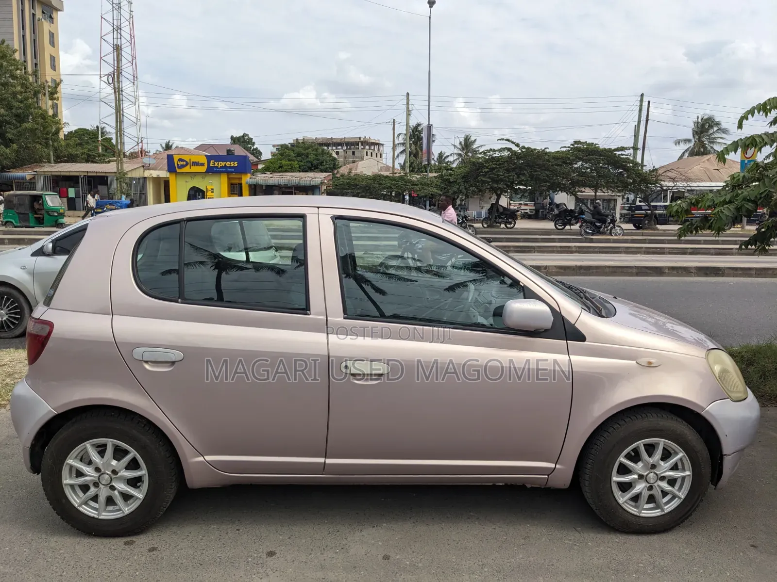 Toyota Vitz 2001 Pink
