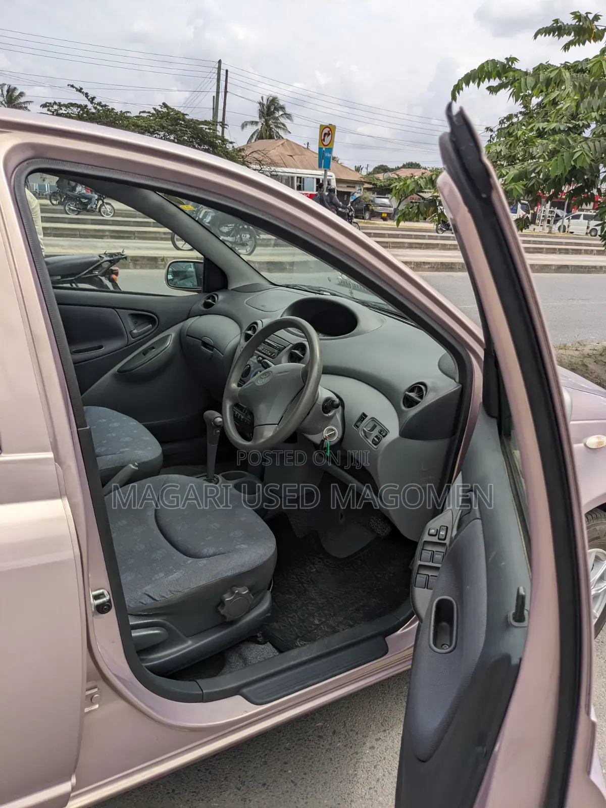 Toyota Vitz 2001 Pink