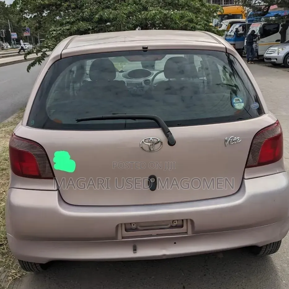 Toyota Vitz 2001 Pink