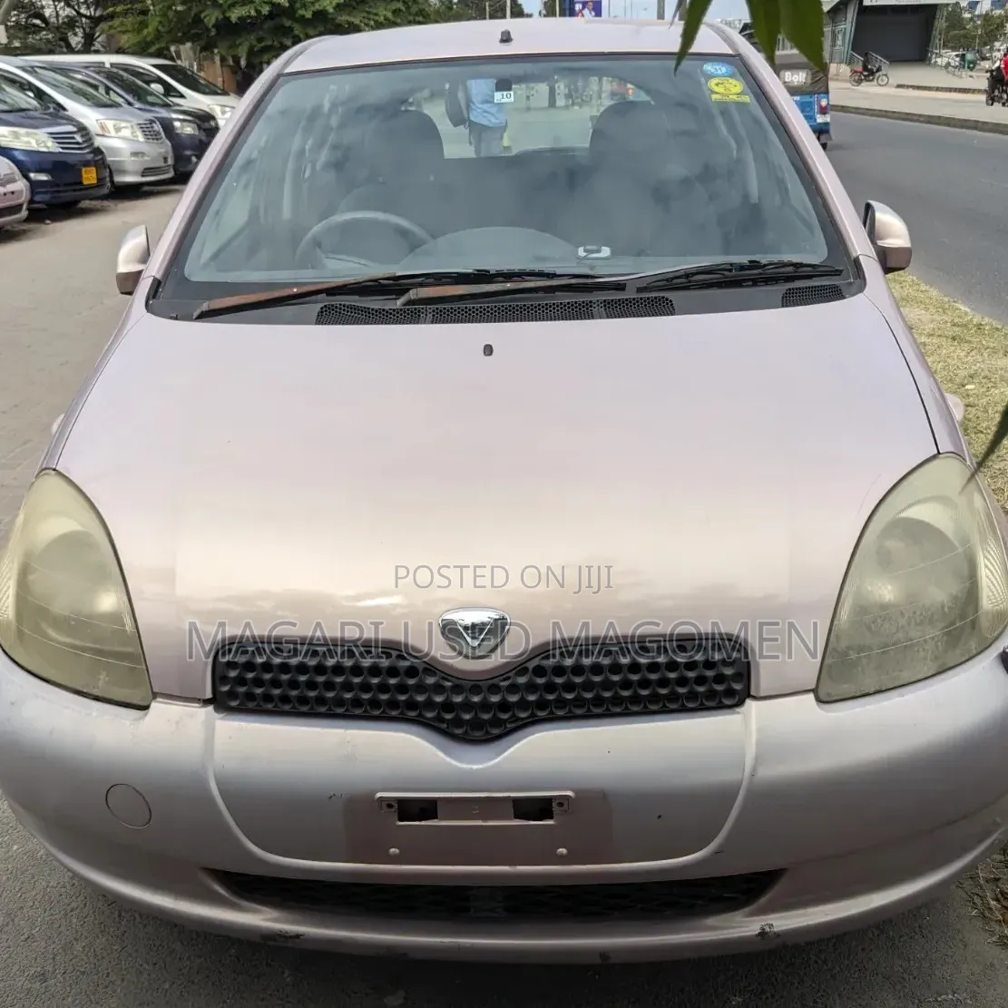 Toyota Vitz 2001 Pink