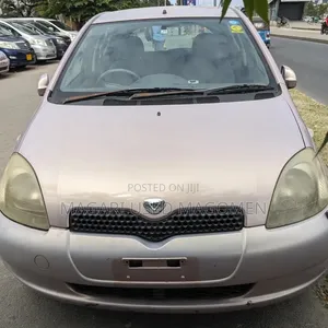 Toyota Vitz 2001 Pink