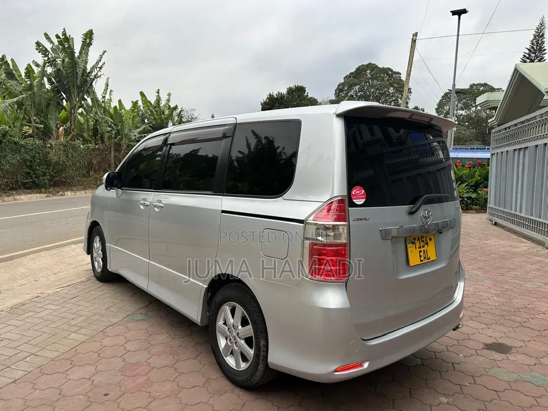 Toyota Noah 2008 Silver
